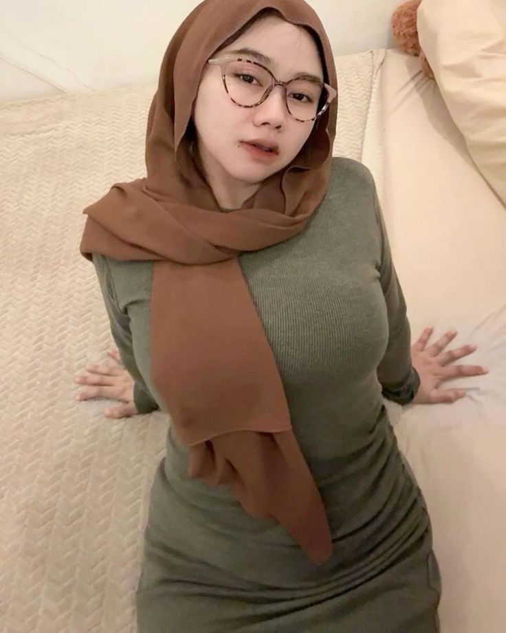 NGENTOD CEWEK CANTIK BERHIJAB